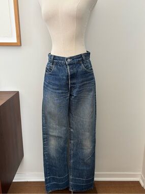 Vintage Levi's Women's Jeans in Faded Indigo